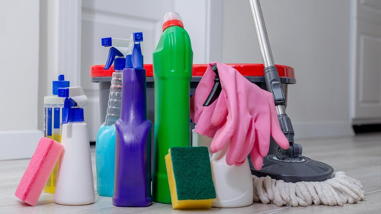 Cuáles son los electrodomésticos y utensilios de limpieza para el suelo más  prácticos? - Foto 1